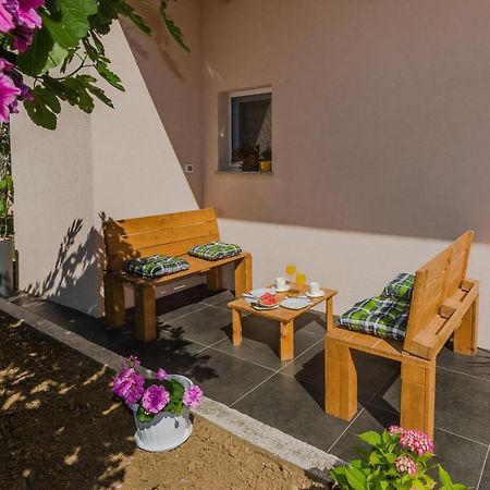 Lovely Apartment M&K In Peaceful Area - 자다르 외부 사진