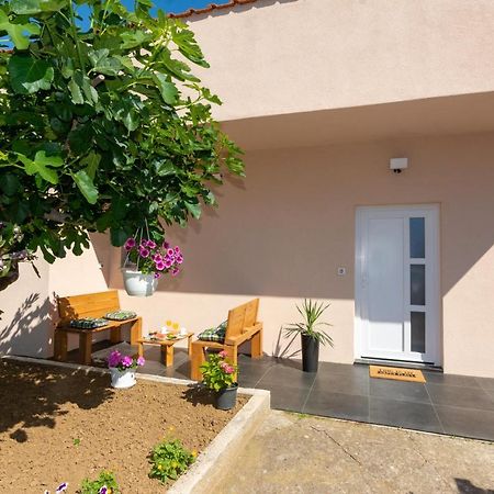 Lovely Apartment M&K In Peaceful Area - 자다르 외부 사진