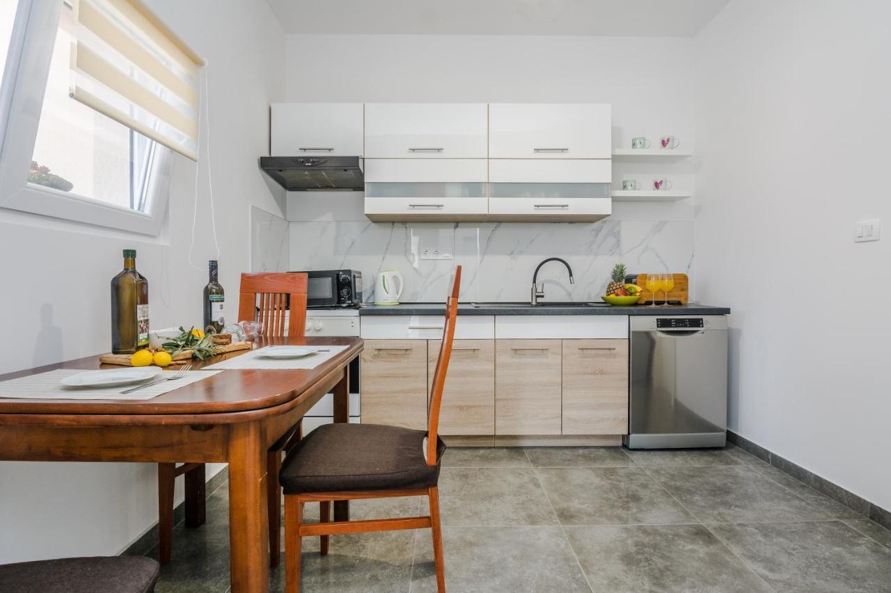 Lovely Apartment M&K In Peaceful Area - 자다르 외부 사진