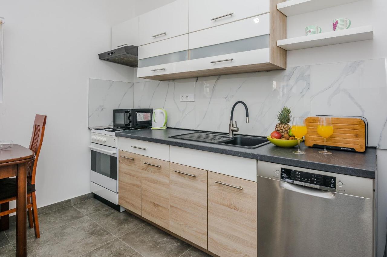 Lovely Apartment M&K In Peaceful Area - 자다르 외부 사진