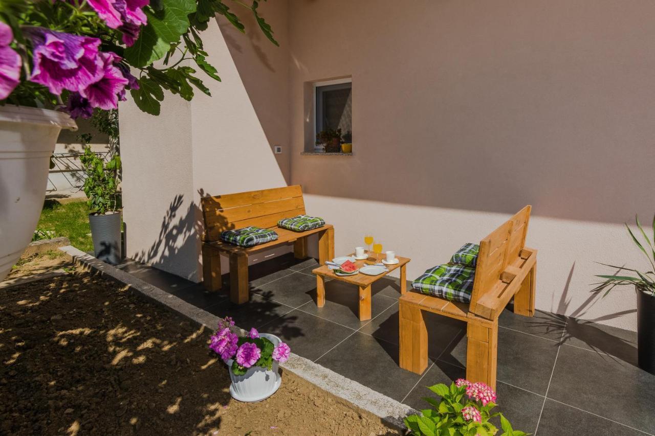 Lovely Apartment M&K In Peaceful Area - 자다르 외부 사진