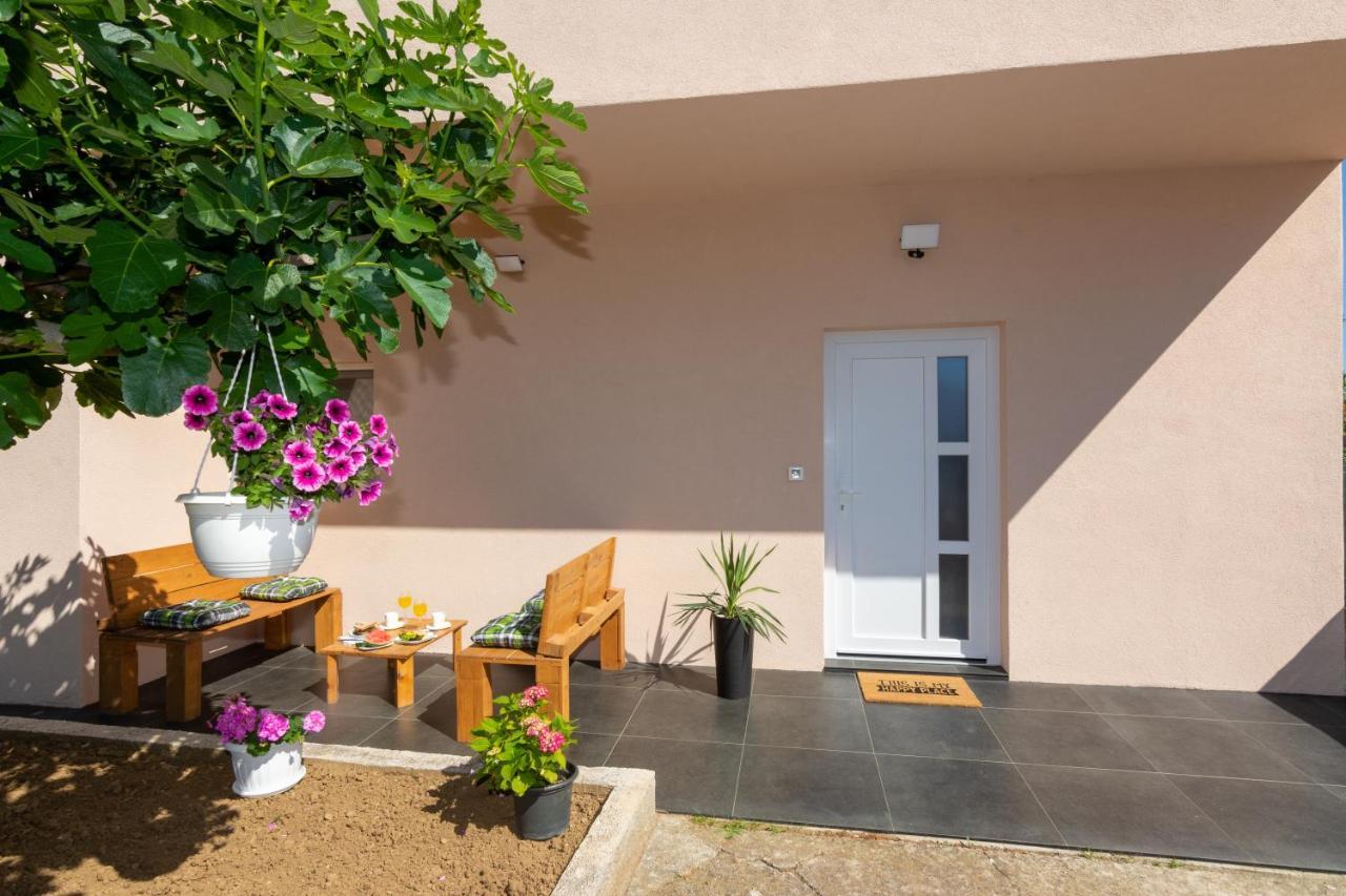 Lovely Apartment M&K In Peaceful Area - 자다르 외부 사진