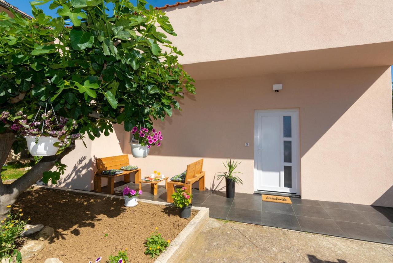 Lovely Apartment M&K In Peaceful Area - 자다르 외부 사진
