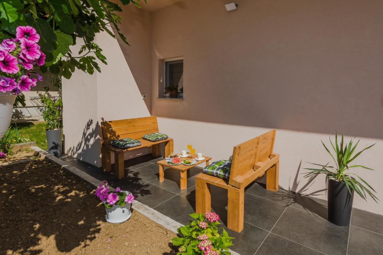 Lovely Apartment M&K In Peaceful Area - 자다르 외부 사진