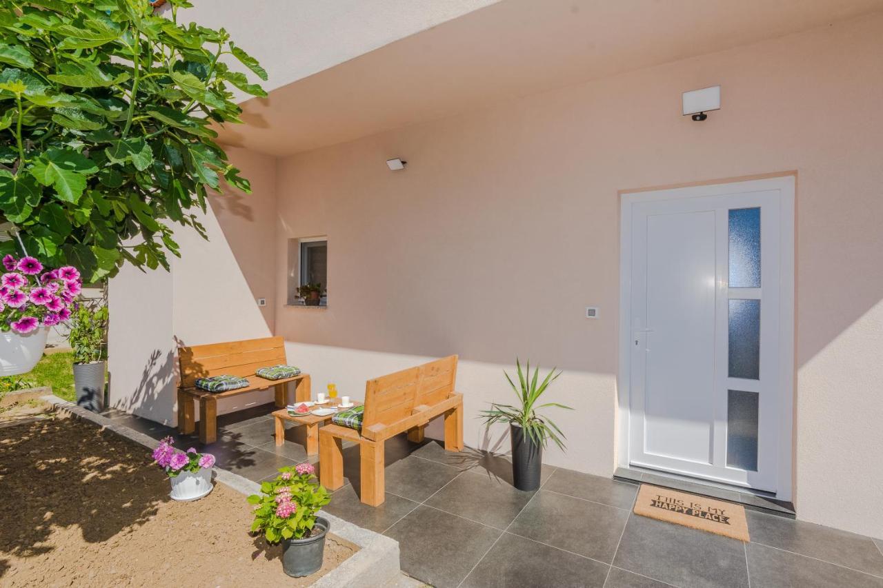 Lovely Apartment M&K In Peaceful Area - 자다르 외부 사진